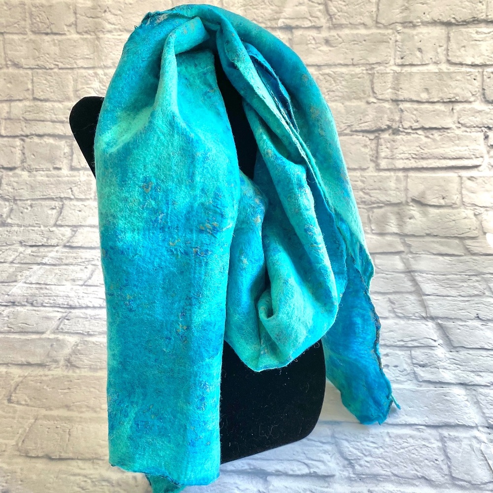HANDFELTED WOOL SCARF NWOT